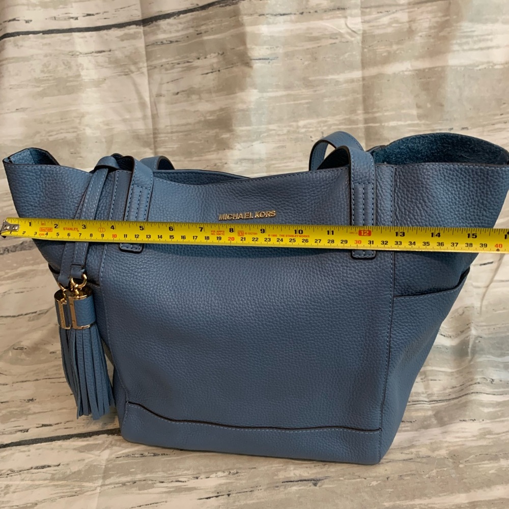 Michael Kors shoulder bag. - Picture 12 of 12